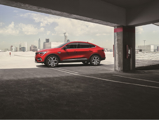 르노삼성사종차 XM3 소닉레드 색상. 르노삼성차 제공.